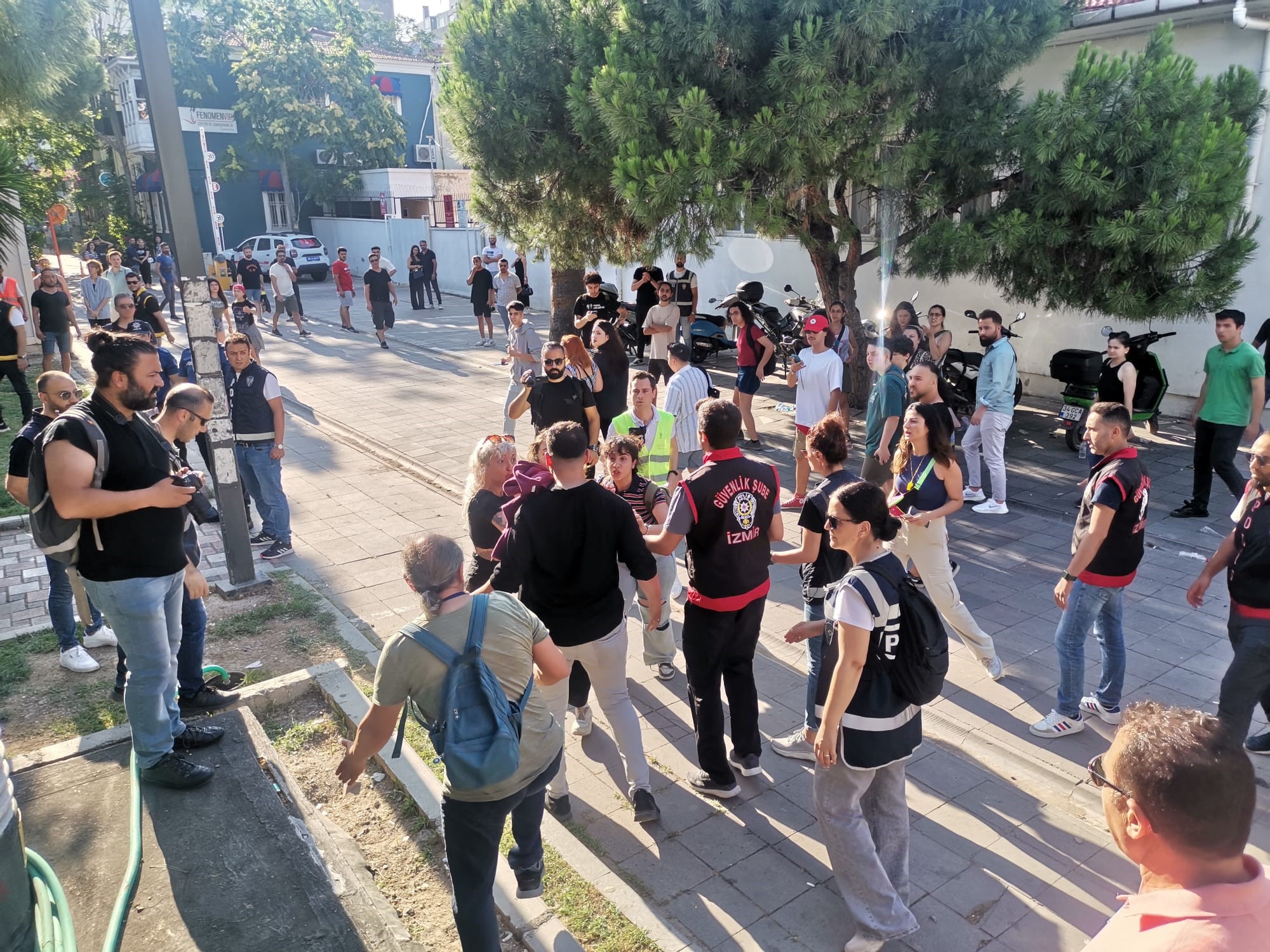 izmir lgbt yürüyüşü