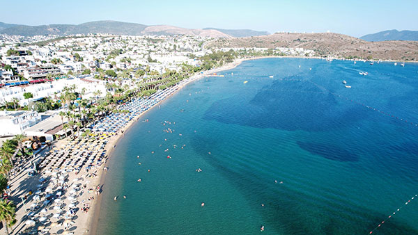 BODRUM SAHİLLERİNDE ADIM ATACAK YER KALMADI  