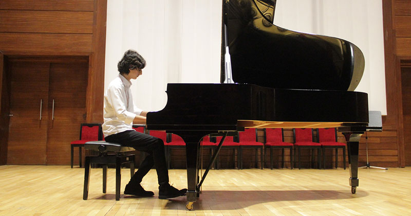 Efe Öksüz