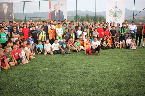 BEYAĞAÇ'TA MAHALLELİ ÇOCUKLAR SPOR YAPMA İMKANINA KAVUŞTU 