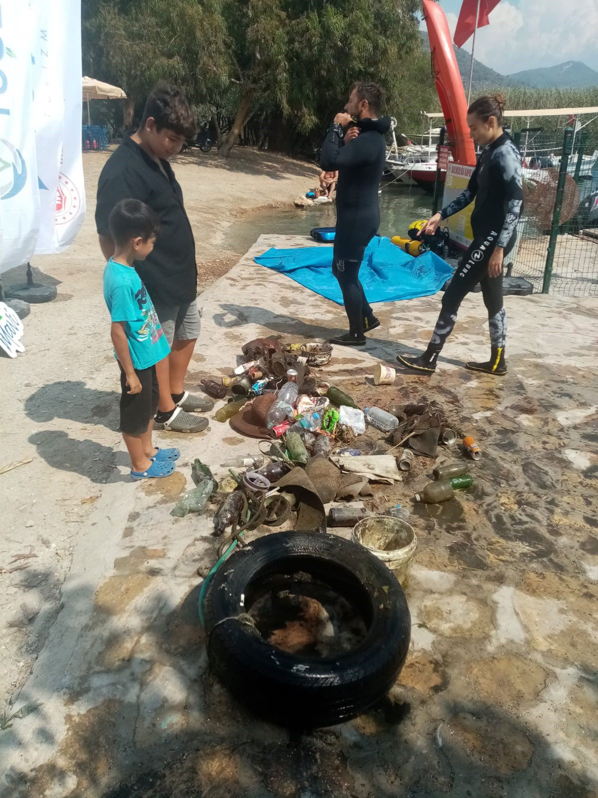 AKYAKA AZMAĞI'NDA DALGIÇLAR DİP TEMİZLİĞİ YAPTI