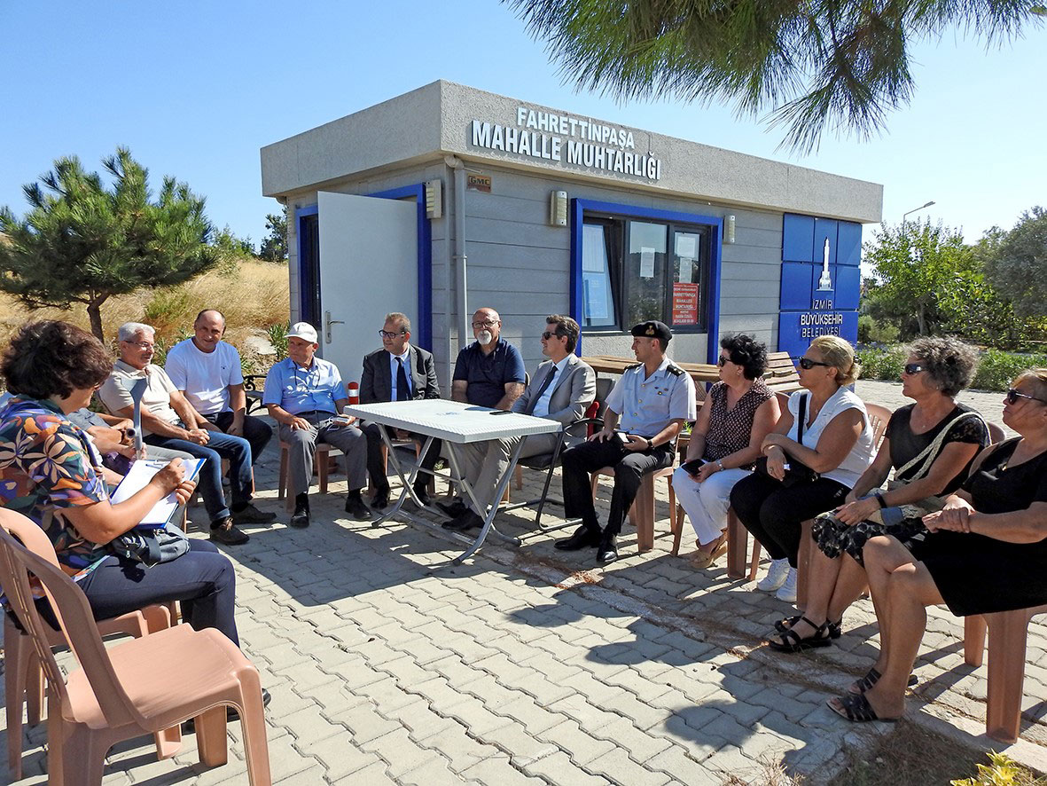 ÇEŞME KAYMAKAMI MARAŞLI'DAN MAHALLE ZİYARETİ
