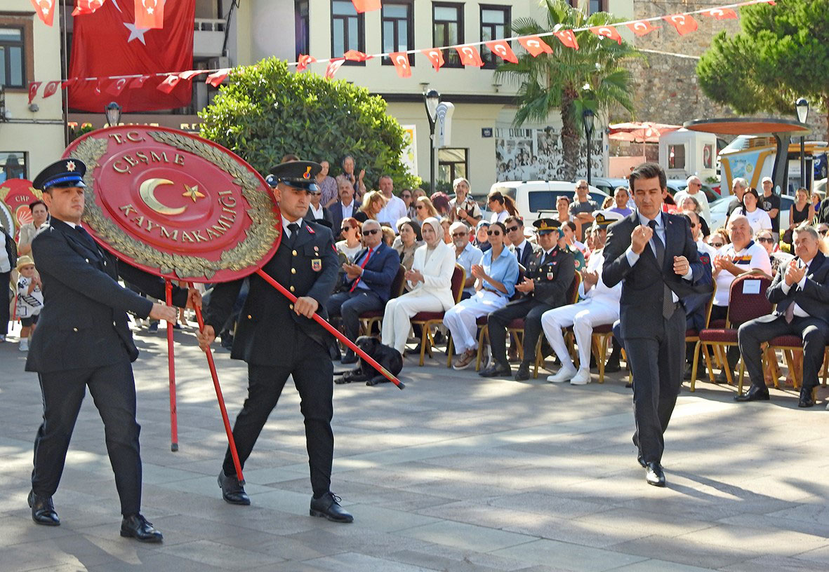 ÇEŞME'NİN KURTULUŞU COŞKUYLA KUTLANDI