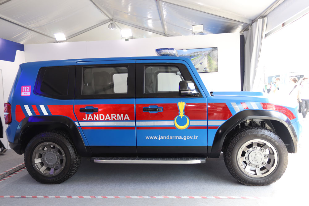 DOĞUŞTAN ZIRHLI, YERLİ VE MİLLİ 'TULGA' JANDARMA GİYDİRMESİYLE İLK KEZ SERGİLENDİ