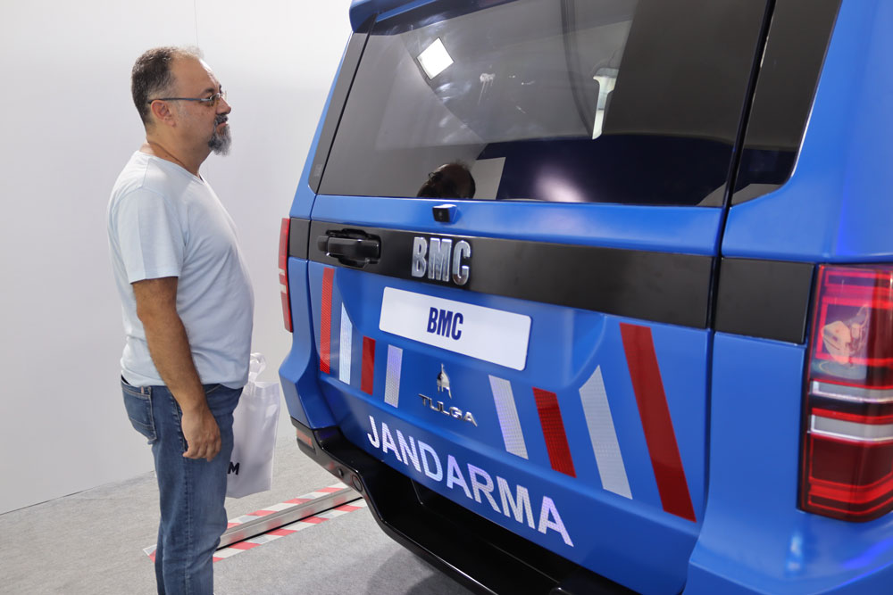 DOĞUŞTAN ZIRHLI, YERLİ VE MİLLİ 'TULGA' JANDARMA GİYDİRMESİYLE İLK KEZ SERGİLENDİ