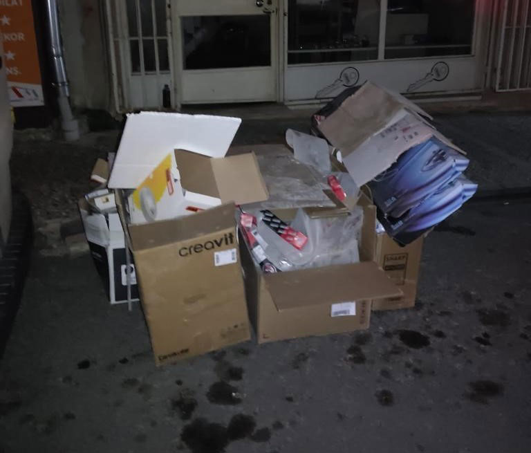 DUYARSIZ VATANDAŞLARIN BIRAKTIĞI ÇÖPLER, ESNAFI İSYAN ETTİRDİ