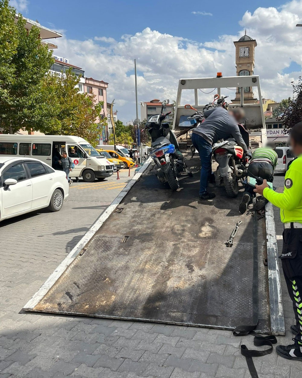 EMİRDAĞ’DA 9 MOTOSİKLET TRAFİKTEN MEN EDİLDİ