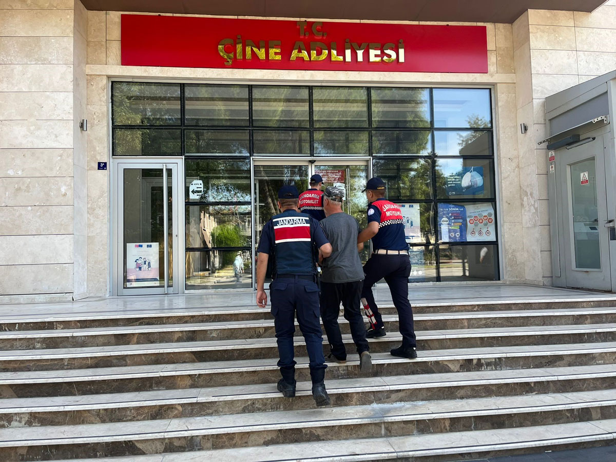 EV DEĞİL CEPHANELİK ÇIKTI, POŞET POŞET SİLAH ELE GEÇİRİLDİ