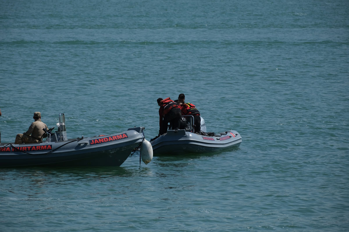 HELİKOPTER MÜRETTEBATINDAN BİR KİŞİNİN DAHA CANSIZ BEDENİ ÇIKARTILDI