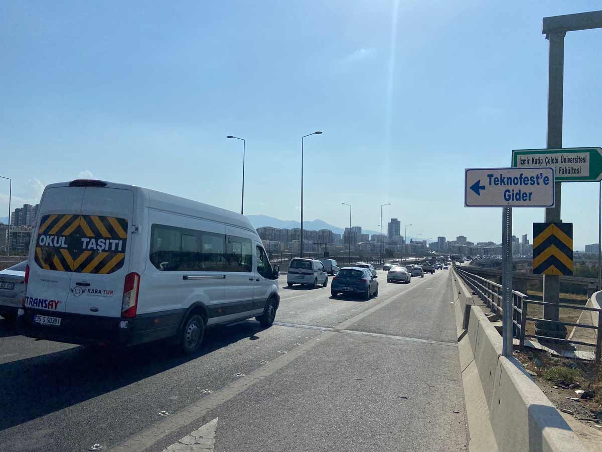 İZMİR’DE KİLOMETRELERCE TEKNOFEST KUYRUĞU  