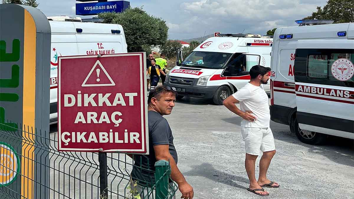 KUŞADASI’NDA OTOMOBİL MİNİBÜSE ARKADAN ÇARPTI