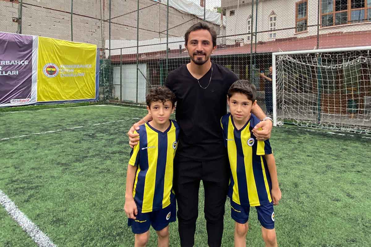 RECEP NİYAZ, MİNİK FUTBOLCULARLA BULUŞTU