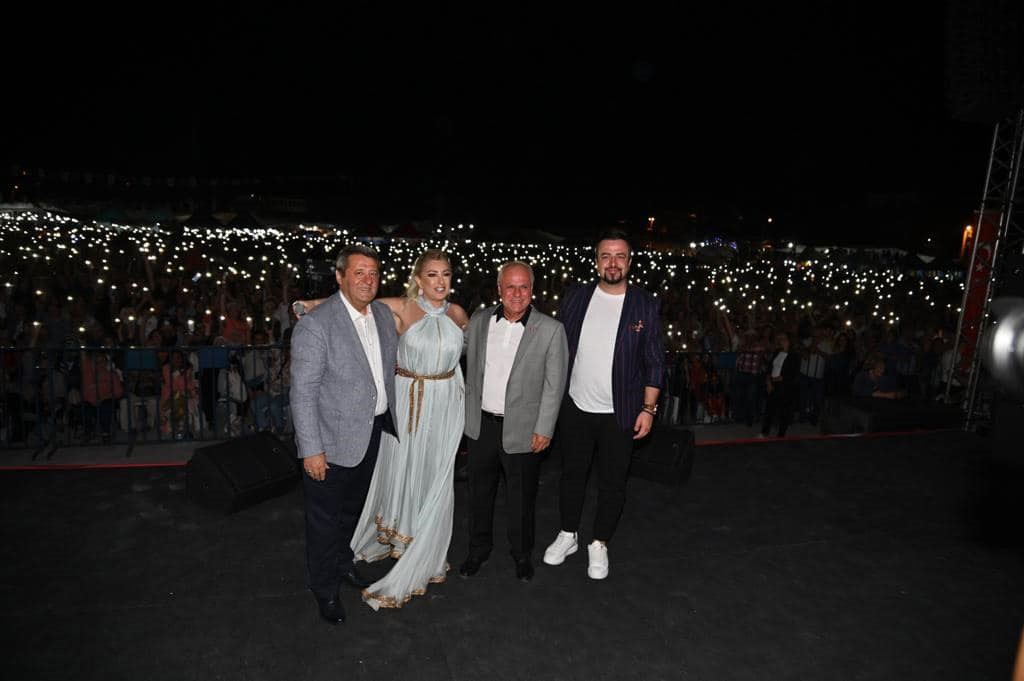 MUAZZEZ ERSOY SOMALI HAYRANLARIYLA BULUŞTU