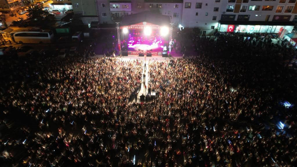 MUAZZEZ ERSOY SOMALI HAYRANLARIYLA BULUŞTU