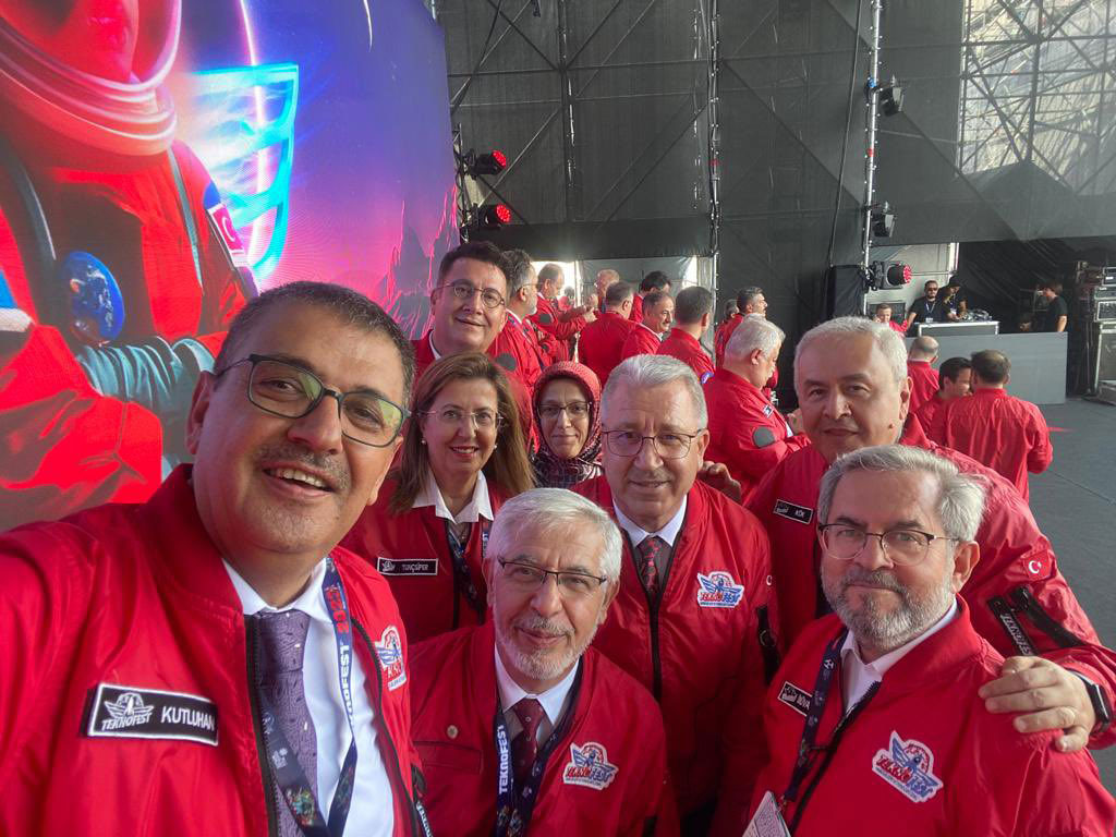 REKTÖR KUTLUHAN TEKNOFEST TAKIMLARINI YALNIZ BIRAKMADI