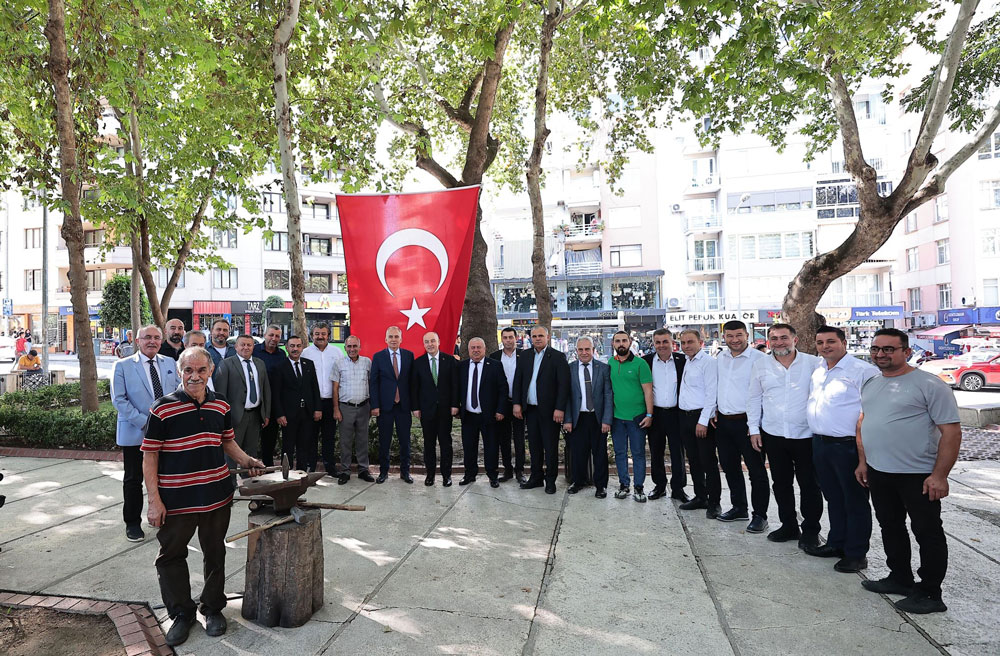 VALİ VE BAŞKAN DEMİR DÖVDÜ, KEŞKEK DAĞITTI