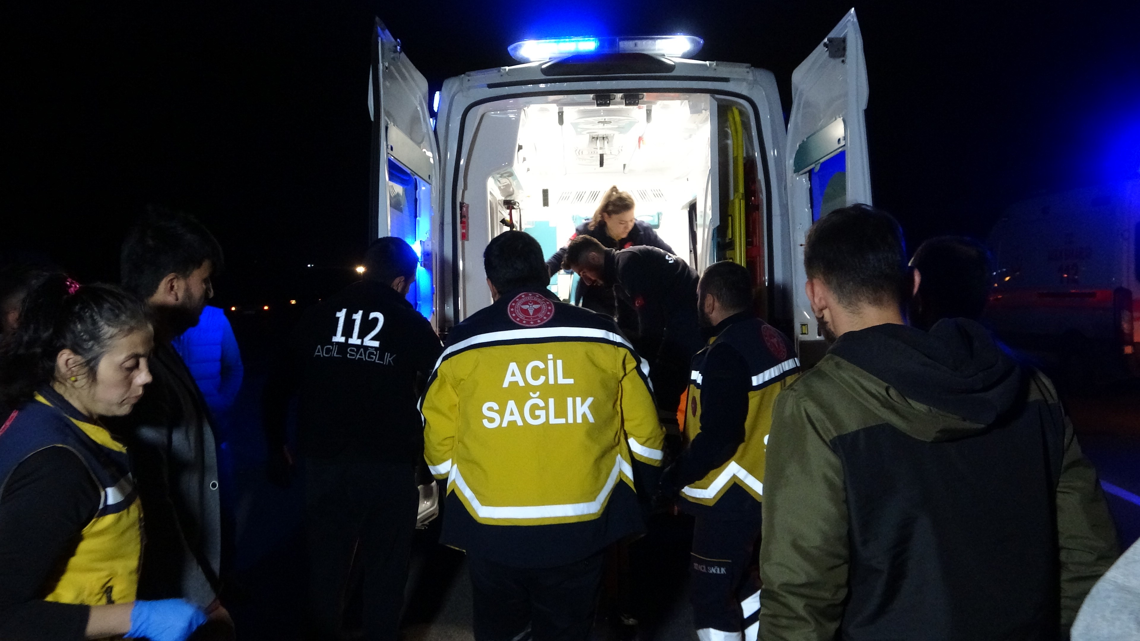 İKİ İŞÇİ SERVİSİ ÇARPIŞTI: 28 YARALI