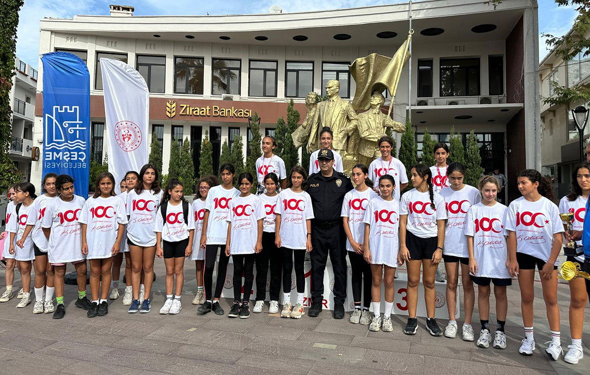 ÇEŞME'DE CUMHURİYET İÇİN KOŞTULAR