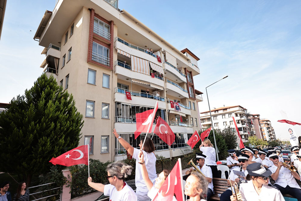 CUMHURİYET BAYRAMI TIRI COŞKUYU TÜM KENTE YAYDI
