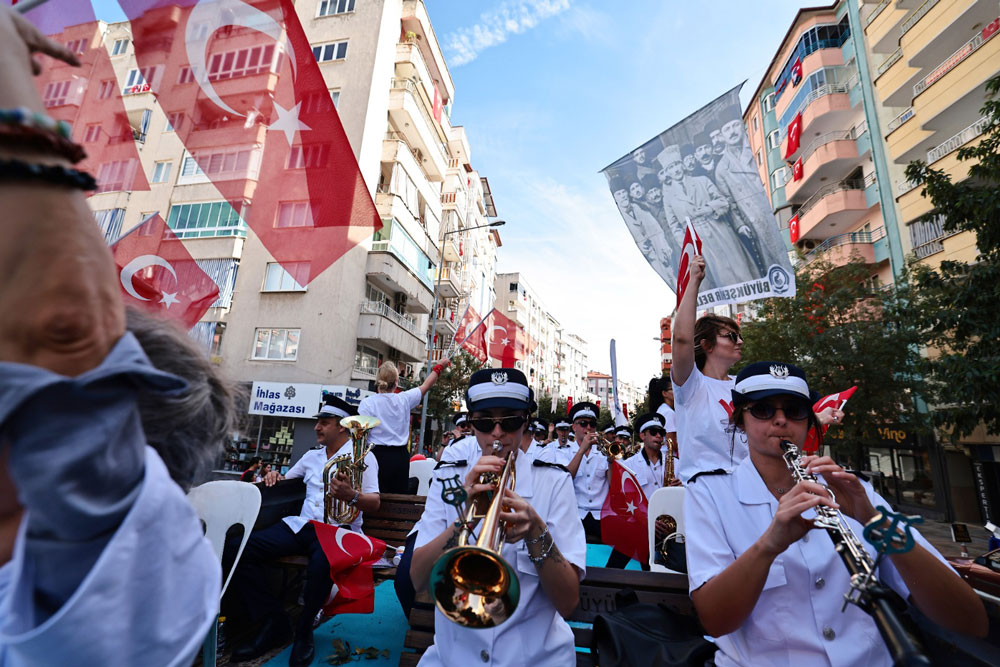 CUMHURİYET BAYRAMI TIRI COŞKUYU TÜM KENTE YAYDI