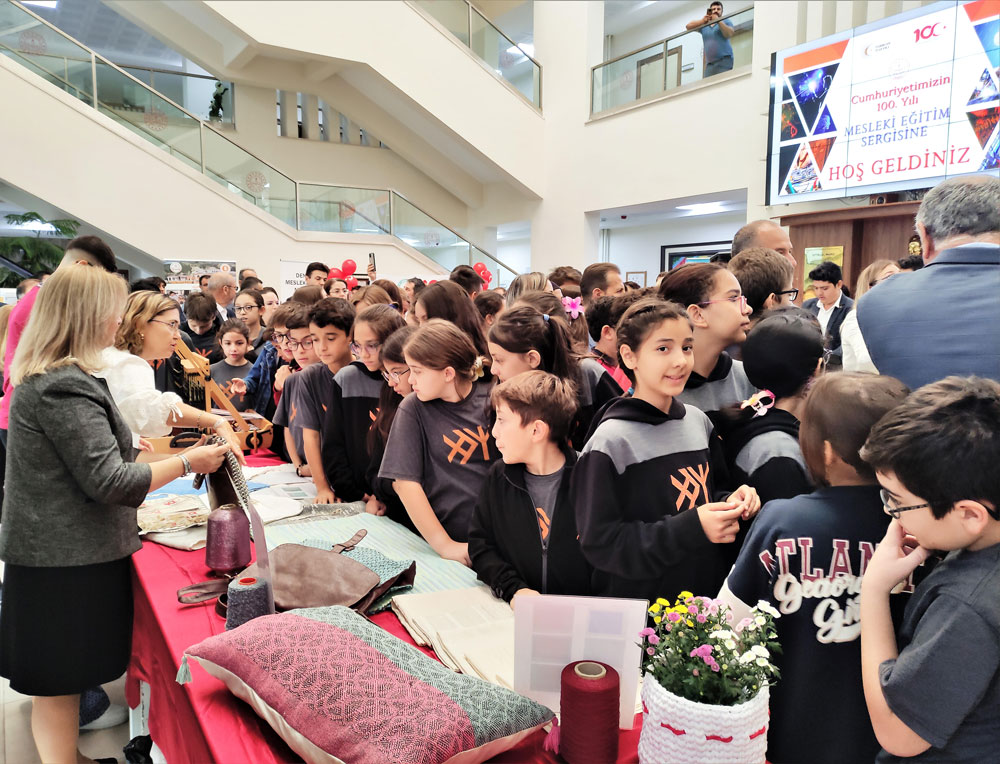 CUMHURİYETİN 100. YILI MESLEKİ EĞİTİM SERGİSİ AÇILDI