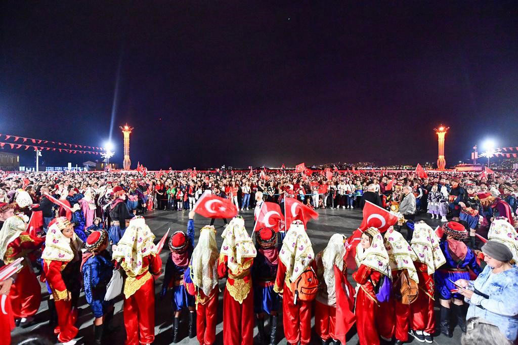 CUMHURİYETİN 100. YILINA İZMİR DAMGASI