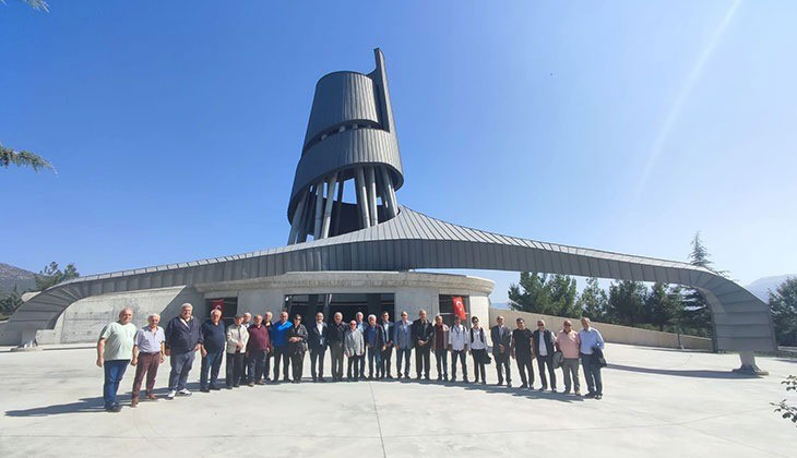 DENİZLİLİ SEVDALILARI DEMİREL'İ UNUTMADI