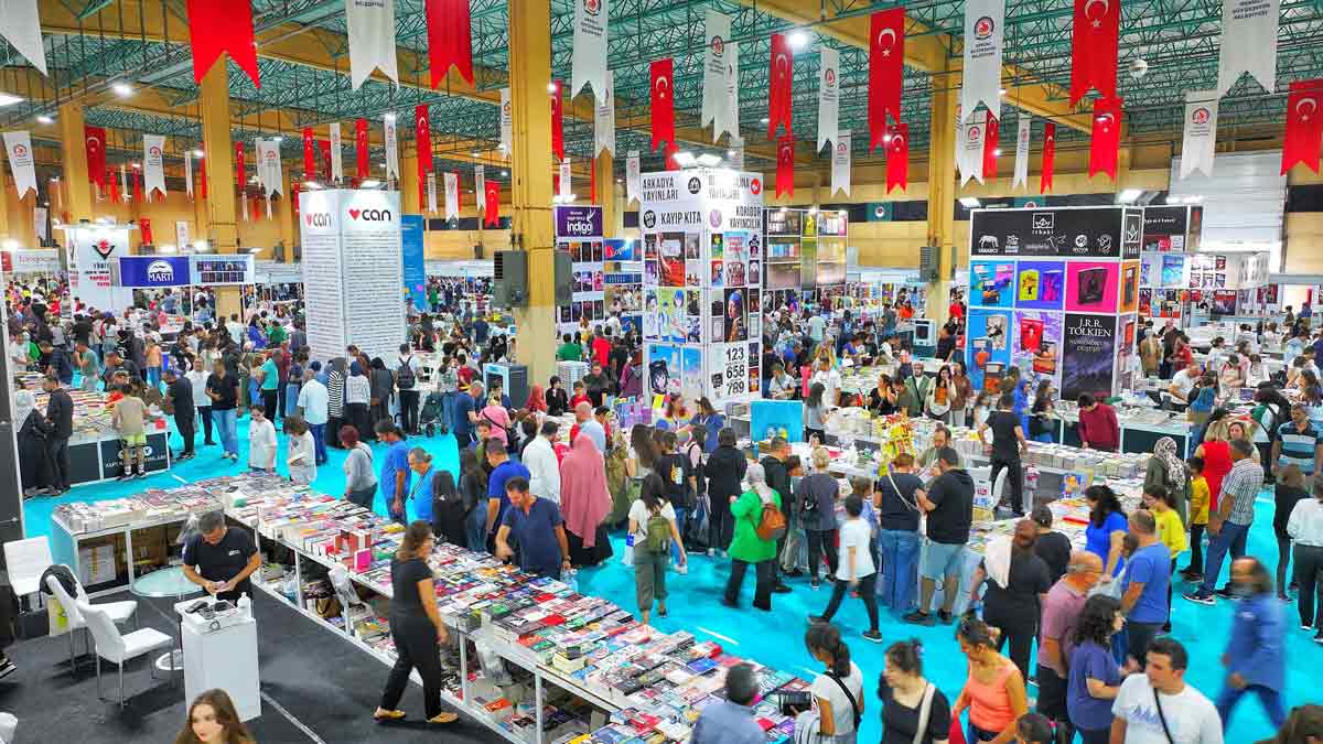 DENİZLİLİLER KİTAP FUARINA AKIN ETTİ