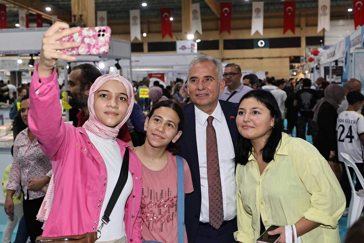 DENİZLİLİLER KİTAP FUARINA AKIN ETTİ