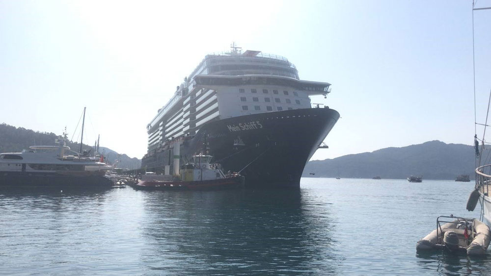 DEV YOLCU GEMİLERİ ROTAYI İSRAİL YERİNE TÜRKİYE'YE ÇEVİRDİ