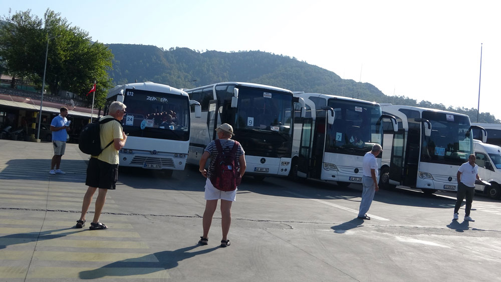 DEV YOLCU GEMİLERİ ROTAYI İSRAİL YERİNE TÜRKİYE'YE ÇEVİRDİ