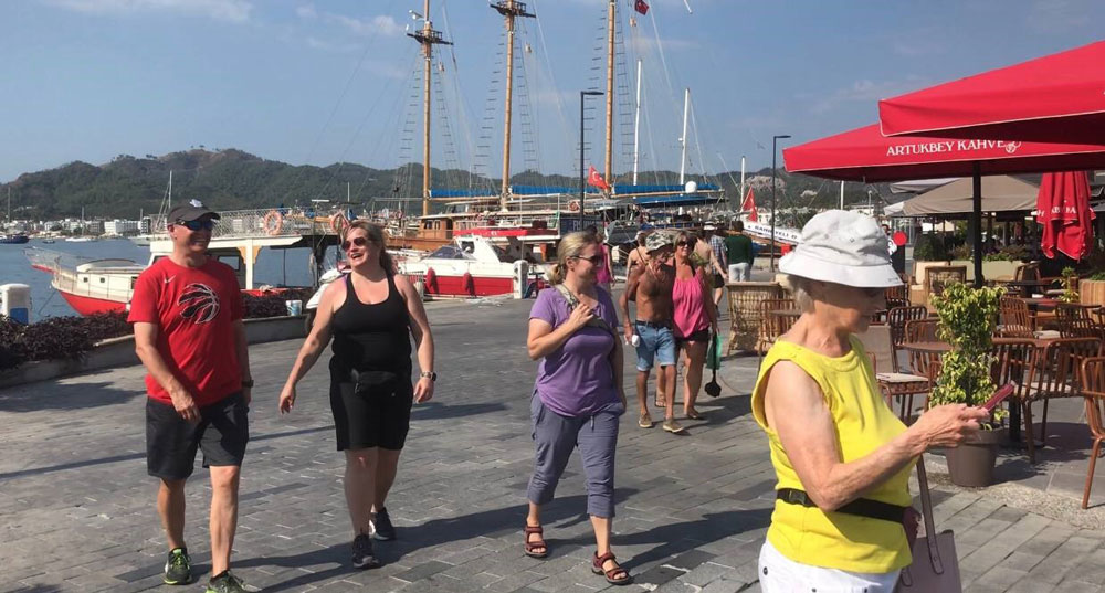 DEV YOLCU GEMİSİ İSRAİL’DEKİ SAVAŞTAN DOLAYI ROTASINI MARMARİS’E ÇEVİRDİ