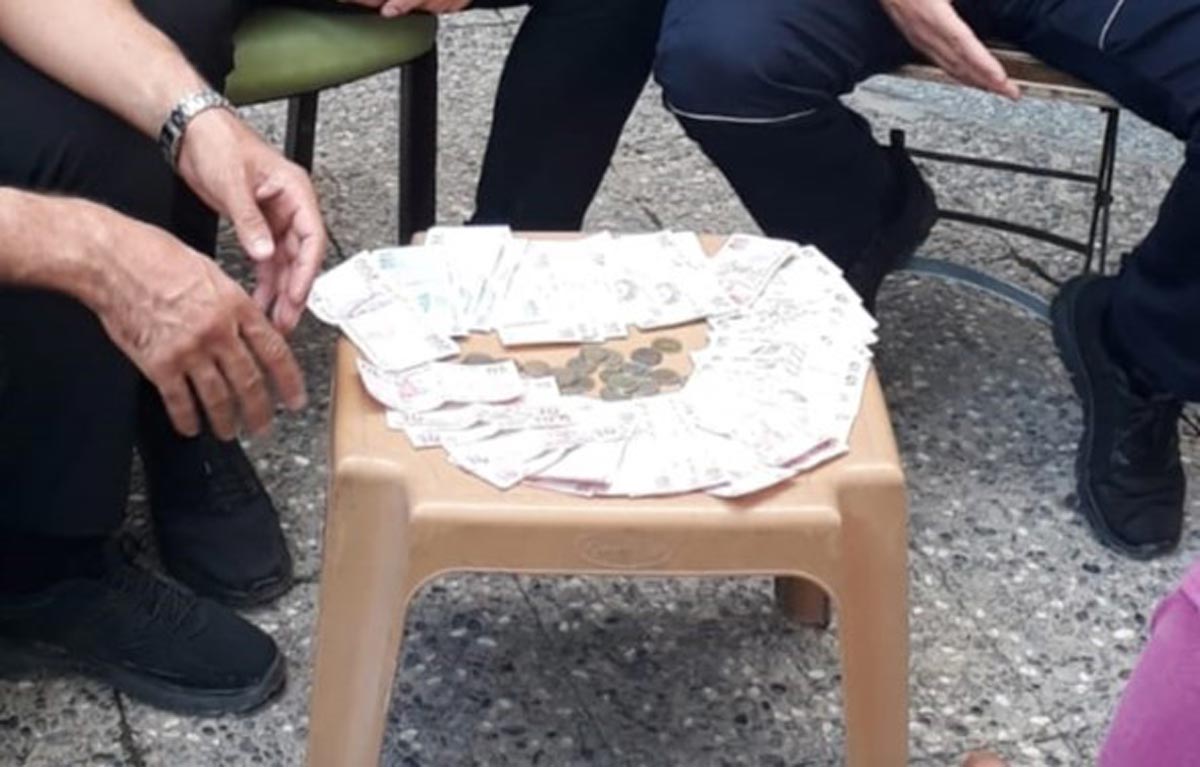 DİLENCİ 15 DAKİKADA BİN 200 LİRA TOPLADI