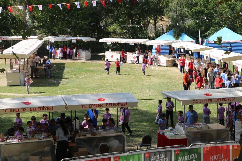 EFELER'DE EDEBİYAT YOLCULUĞU SÜRÜYOR