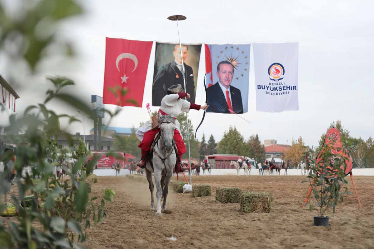 GELENEKSEL SPOR OYUNLARI İLGİ ÇEKTİ