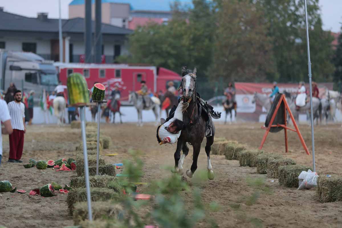 GELENEKSEL SPOR OYUNLARI İLGİ ÇEKTİ