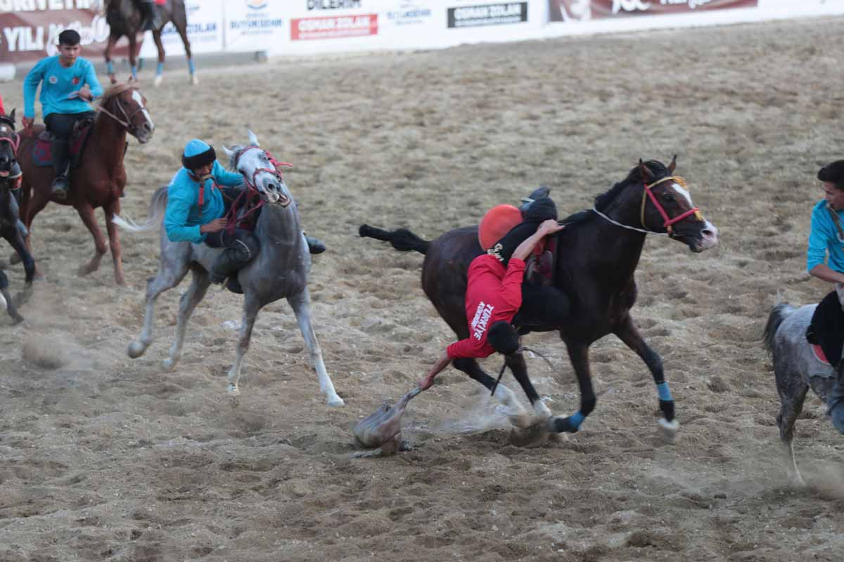 GELENEKSEL SPOR OYUNLARI İLGİ ÇEKTİ