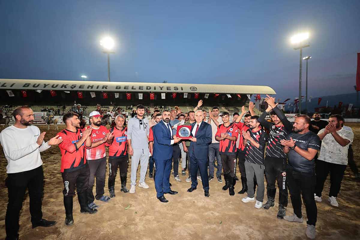 GELENEKSEL SPOR OYUNLARI İLGİ ÇEKTİ