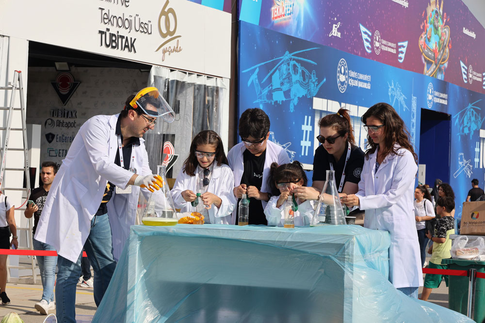 GENÇ KUŞAK TOPLULUĞUNUN ROTASI BU KEZ TEKNOFEST OLDU