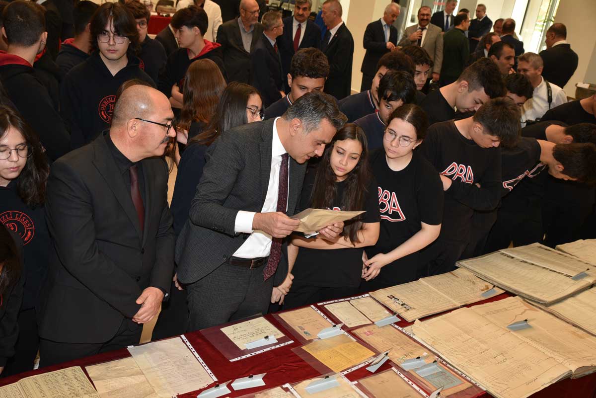 İLKOKUL ÖĞRENCİLERİNDEN 100. YIL EĞİTİM SERGİSİ