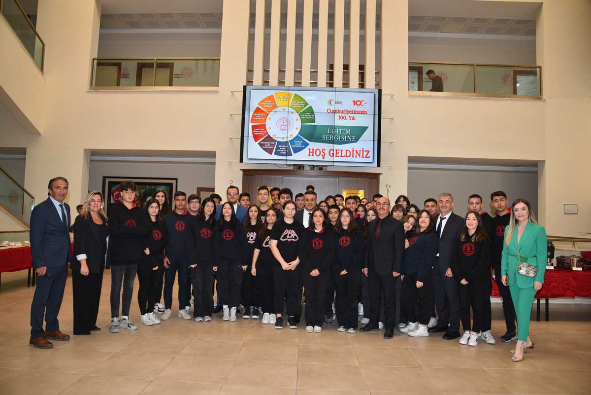 İLKOKUL ÖĞRENCİLERİNDEN 100. YIL EĞİTİM SERGİSİ