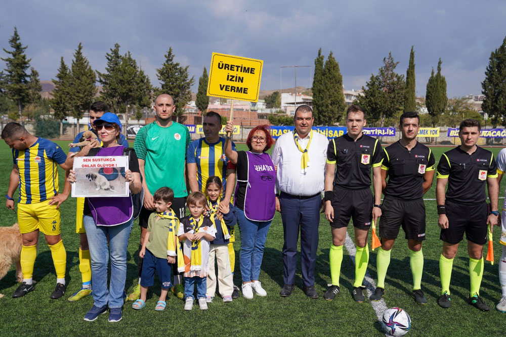 MAÇA SAHİPLENDİRİLMEYİ BEKLEYEN KÖPEKLERLE ÇIKTILAR