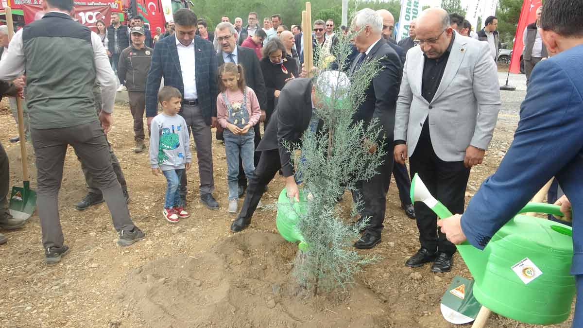 MUĞLA’DA 100. YILDA 100 FİDAN DİKİLDİ  