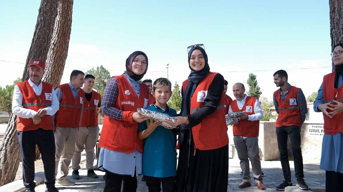 PAMUKKALE KIZILAY'IN ROTASI MİNİK GÖNÜLLER