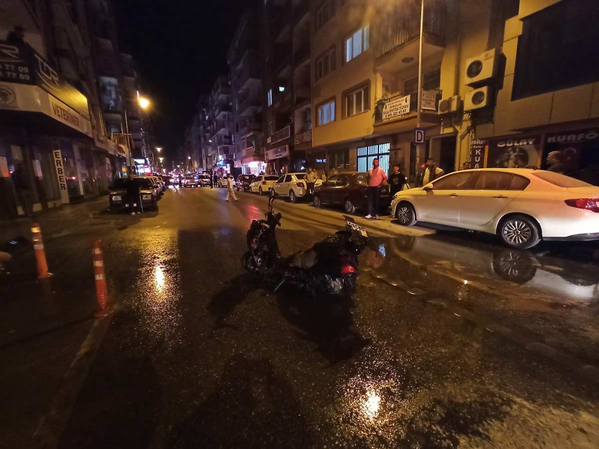 Aydın'ın Efeler ilçesinde meydana gelen olayda seyir halindeki motosiklette çıkan yangın panikletirken, motosiklet demir yığınına döndü.  