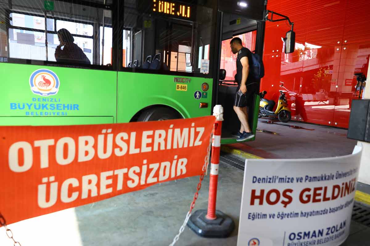 ÜNİVERSİTEDE STANT AÇTILAR, ULAŞIM KOLAYLIKLARINI ANLATTILAR