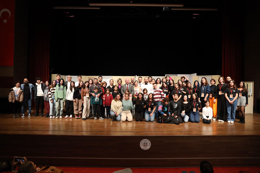 ‘SON KAÇAMAK’ İZLEYENLERİ KAHKAYA BOĞDU