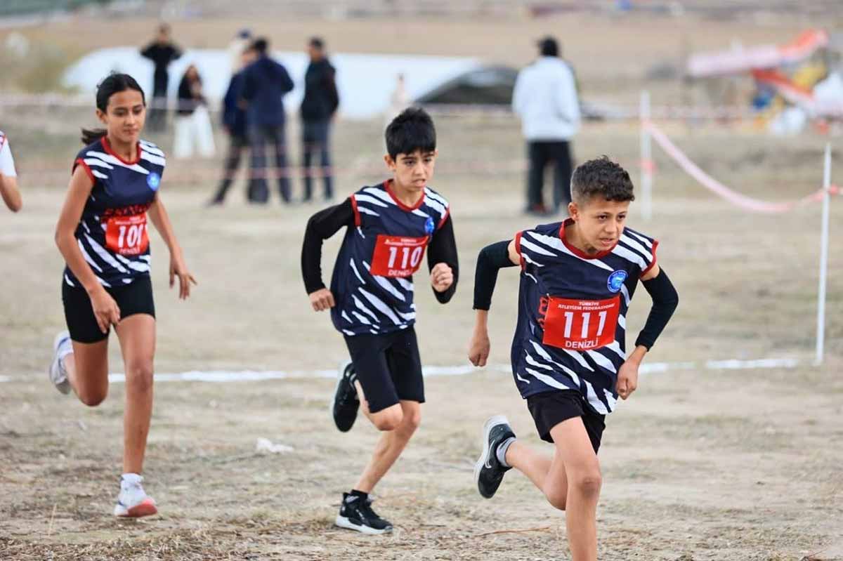 265 SPORCU MADALYA İÇİN KOŞTU