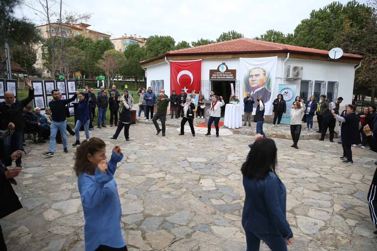 AKTİF YAŞ ALMA MERKEZİ’NDE RESİM SERGİSİNE YOĞUN İLGİ