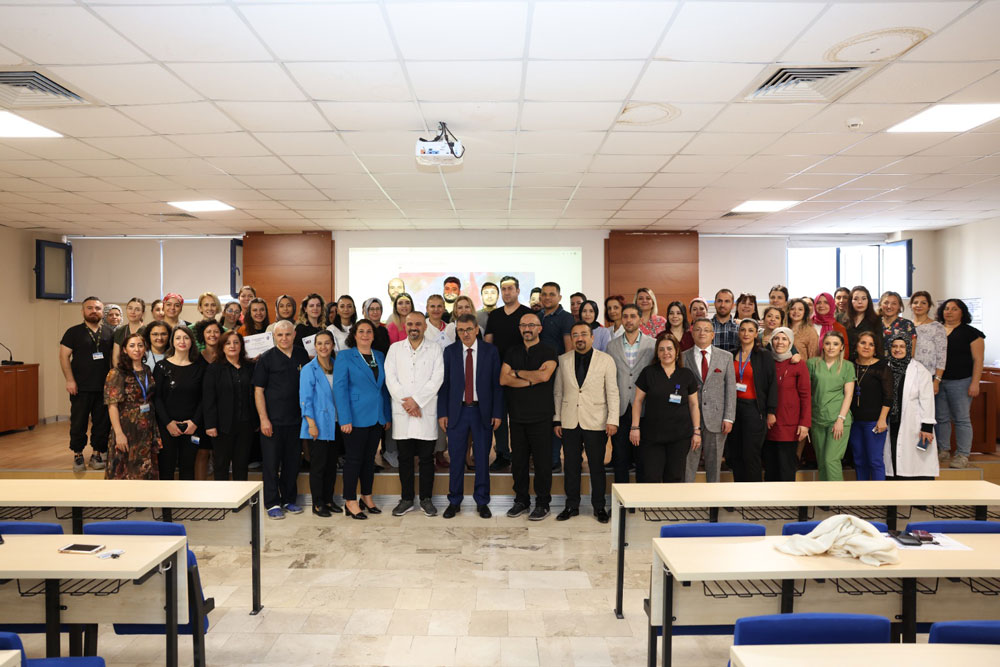 AMELİYAT HEMŞİRELERİ EĞİTİM SERTİFİKALARINI REKTÖR KUTLUHAN’IN ELİNDEN ALDILAR